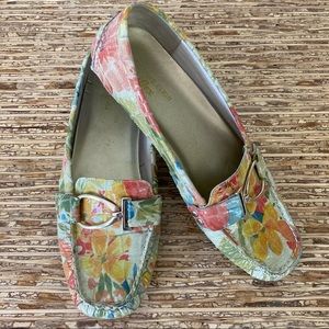 Floral AK Anne Klein iflex Leather Loafer